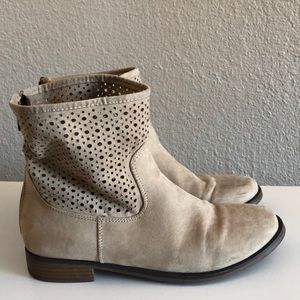 ✨super cute ankle booties✨